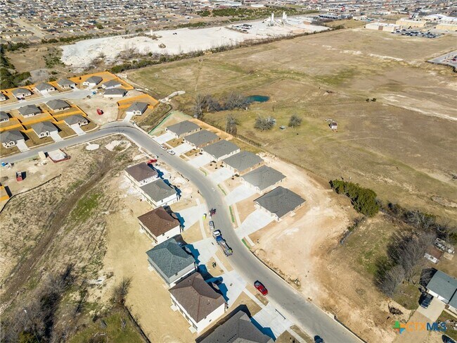 Building Photo - 3505 Abraham Dr