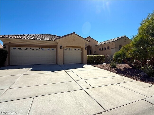 Building Photo - 2875 Scotts Valley Dr