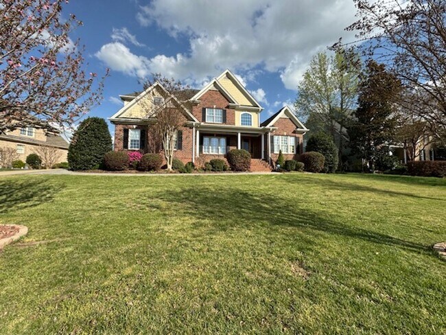 Building Photo - Eagle Ridge Golf Club!