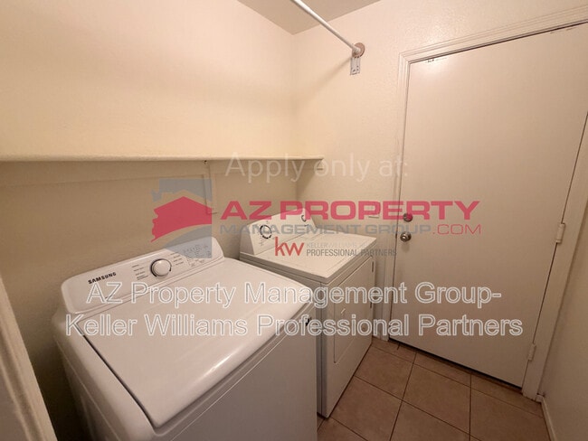 Building Photo - 13181 W Clarendon Ave