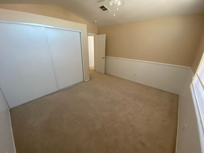 Building Photo - Wonderful 4 bed/2.5 bath home located in W...