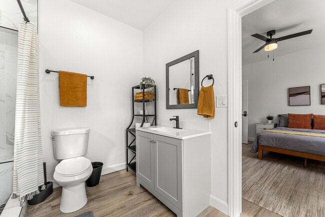 Building Photo - 623 W 42nd St