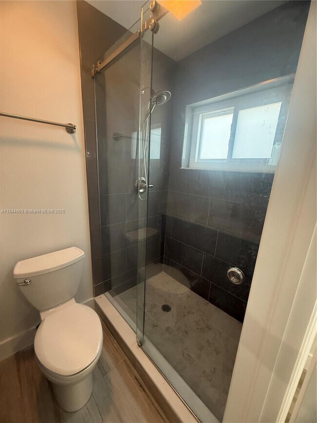 Building Photo - 1115 SW 12th Ct