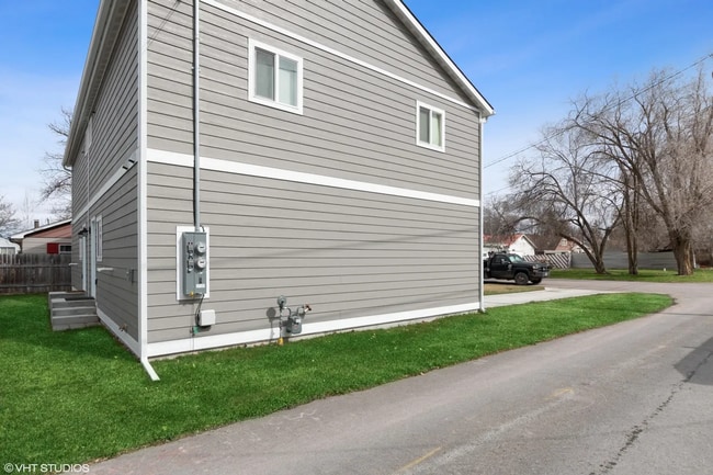 Building Photo - 2B/1.5BA Duplex for Rent