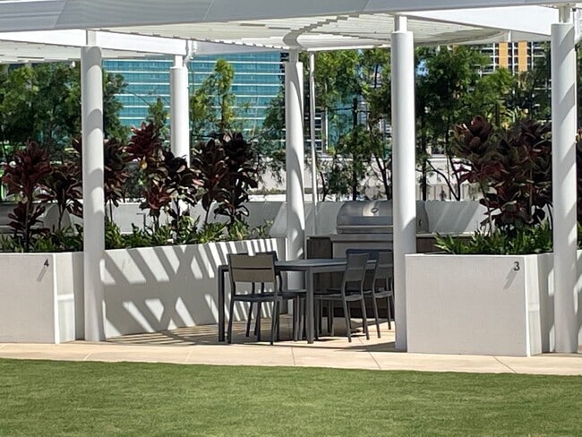 Building Photo - Brand NEW! Koula Studio