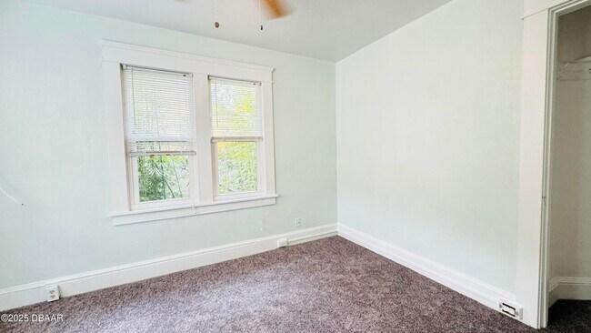 Building Photo - 215 Glenview Blvd