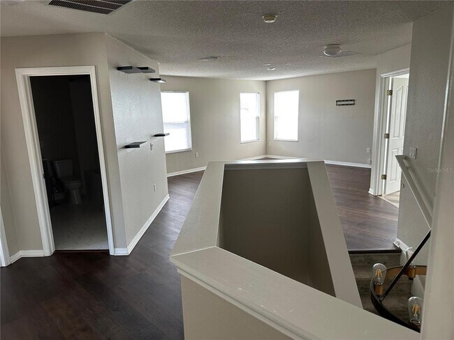 Building Photo - 211 Roseling Crossing