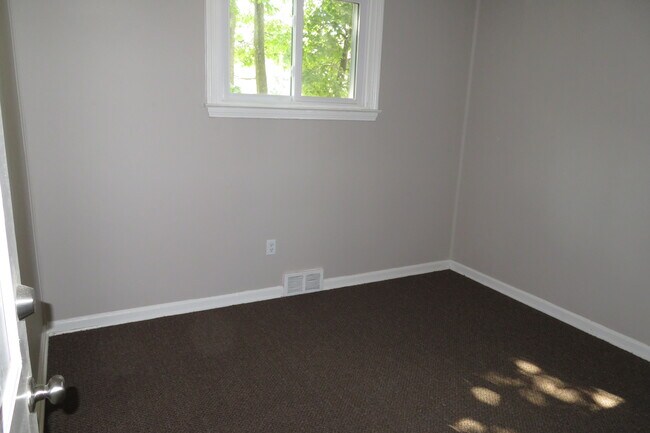 Building Photo - 424 Kirn Ave