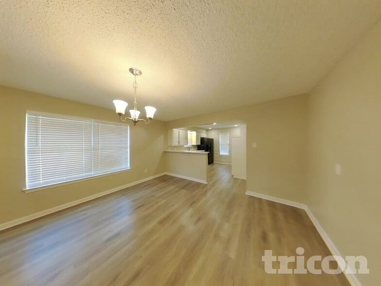 Building Photo - 2001 Libby Ln