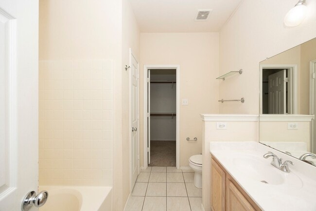Building Photo - Great one story house with 3 bedrooms & st...