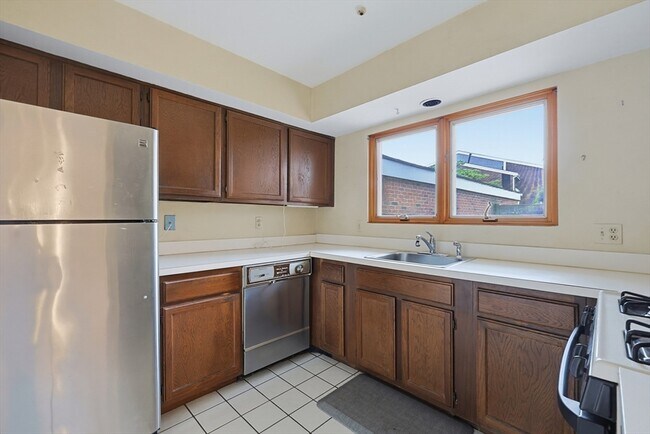 Building Photo - 52 Rosewood Dr