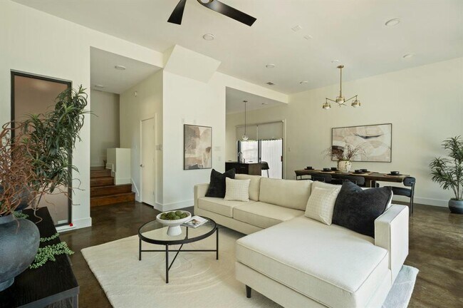 Building Photo - 2017 Kinney Ave