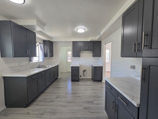 Building Photo - 1415 Boyden Ave