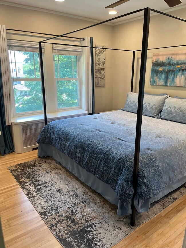 Building Photo - 4732 Harriet Ave