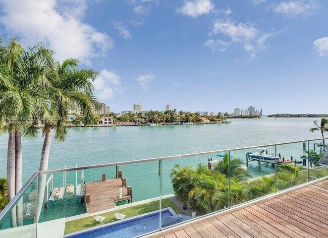 Building Photo - 321 E Dilido Dr