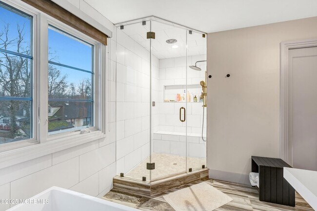 Building Photo - 450 Wells Ave