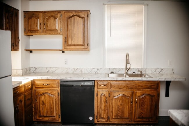 Building Photo - 352 S Catherine St