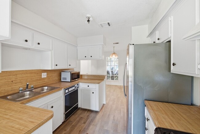 Building Photo - 22306 Waynoka Rd