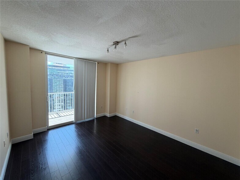 Building Photo - 1250 S Miami Ave