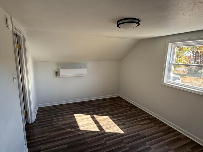 Building Photo - 2608 Dorchester Dr NW