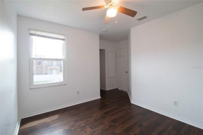 Building Photo - 275 Mango Dr