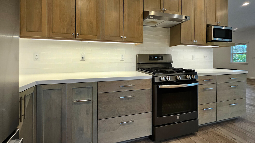 Kitchen - 882 B St