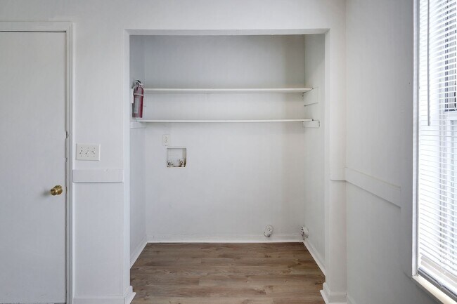 Building Photo - 104 Walnut Crest Dr