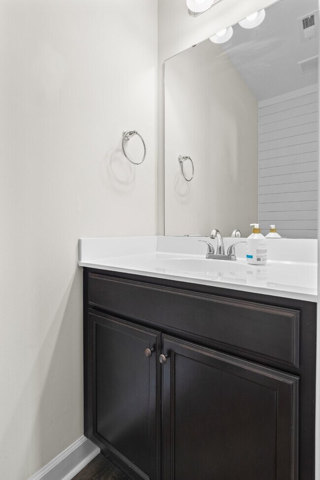 Building Photo - Evans Crossing