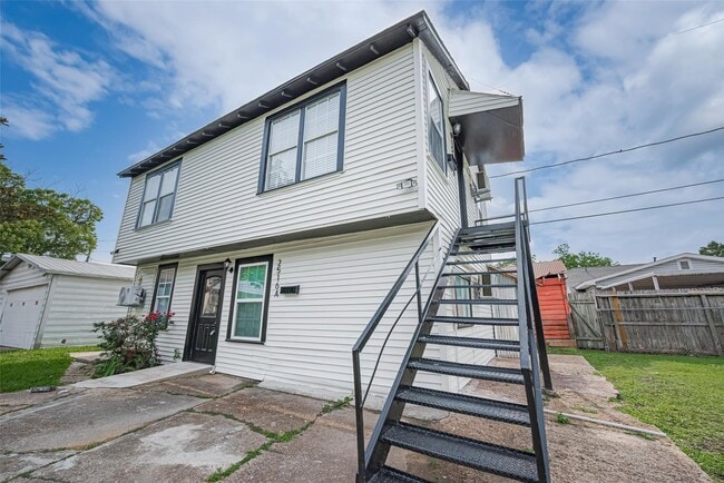 Building Photo - 2516 Craigmont St