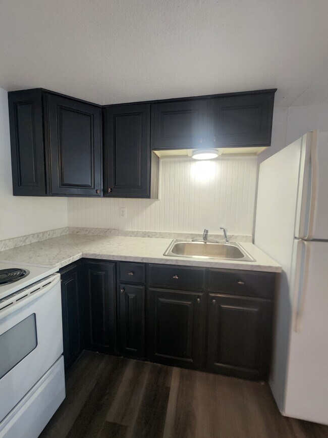 Building Photo - B-Cozy Villa Apartments