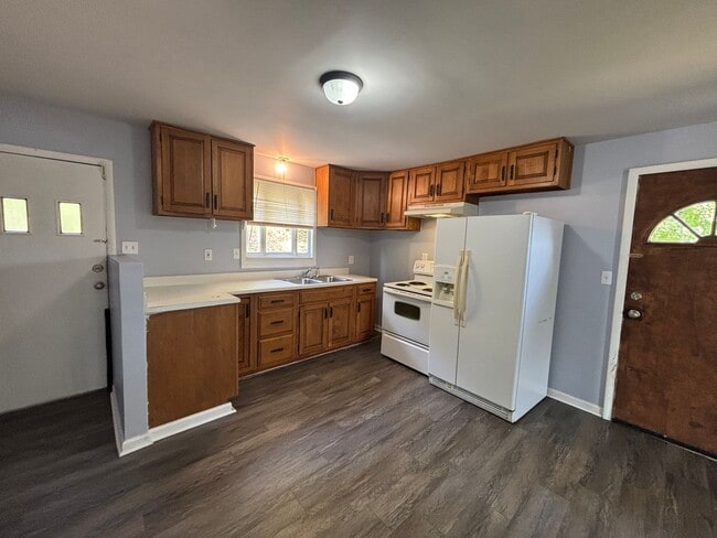 Building Photo - Beautiful 2 Bedroom 1 Bathroom home in Bea...