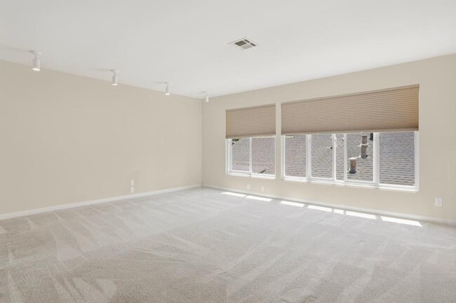 Building Photo - 8879 Hillery Dr