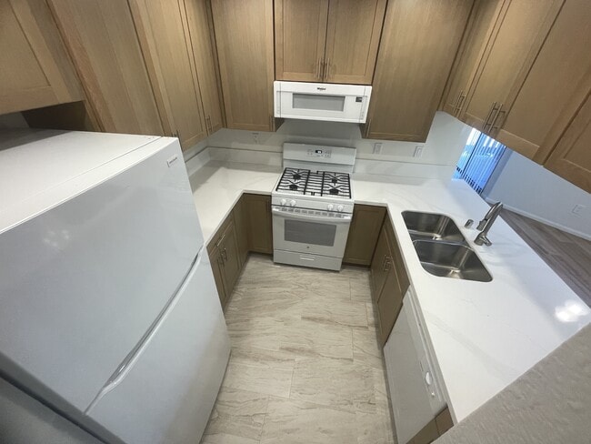 Building Photo - 2215 K Ave