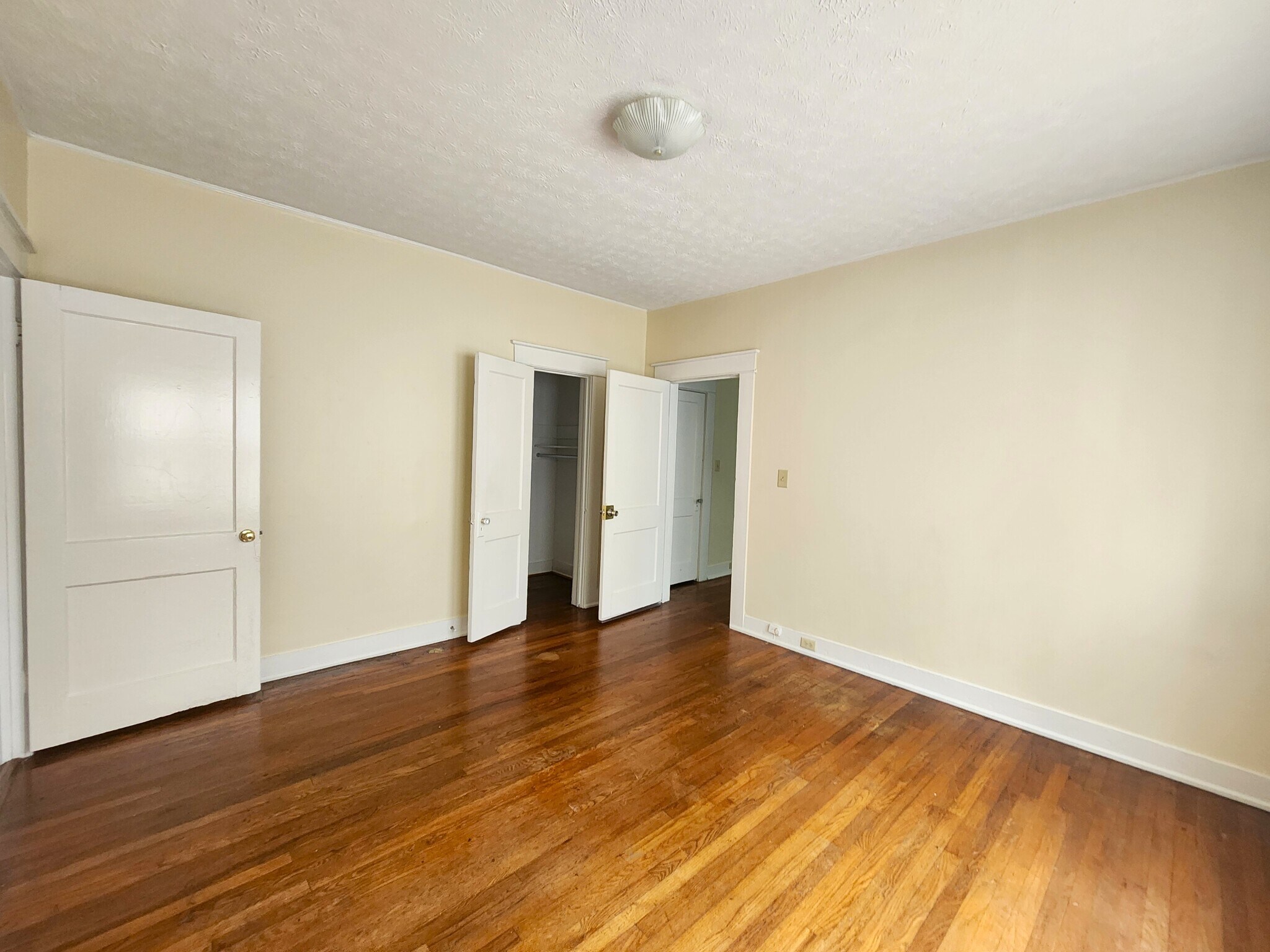 Building Photo - 513 10th Ct S