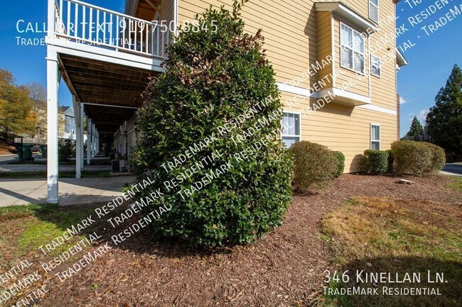 Building Photo - Spacious 4-Bedroom, 2.5-Bathroom Townhouse...