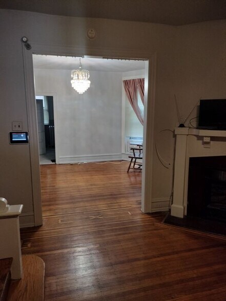 Building Photo - 1129 S 56th St