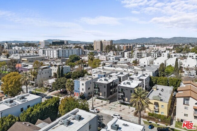 Building Photo - 10919 Hesby St