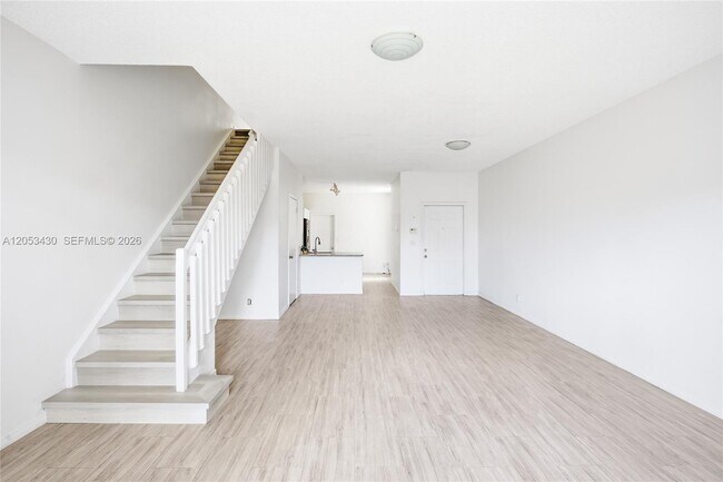 Building Photo - 2066 Madeira Dr