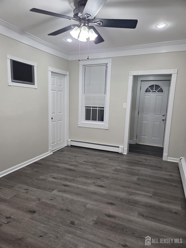 Building Photo - 537 Harrington St