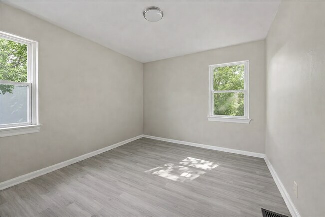 Building Photo - 2025 Mansfield St