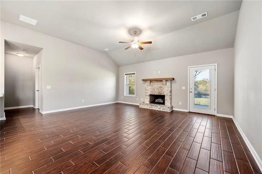 Building Photo - 540 Brookside Ln