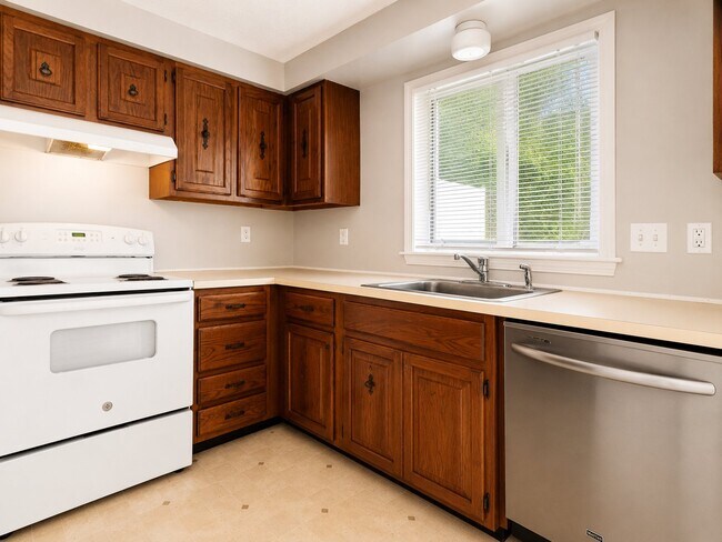 Building Photo - 9 Oakview Dr