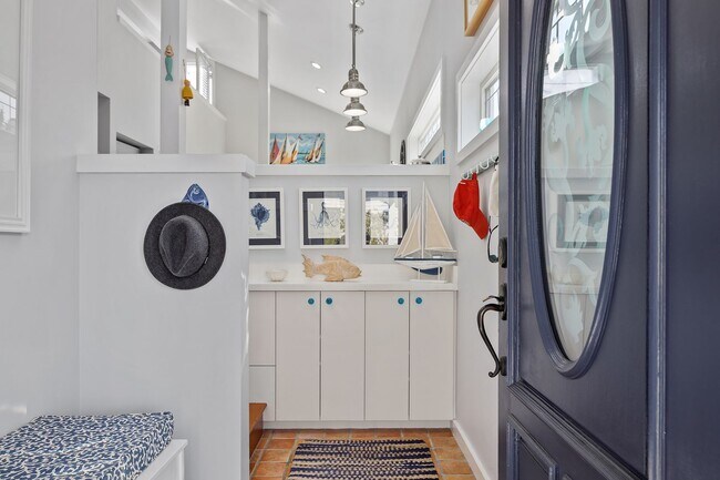 Building Photo - Portage Bay Floating Home