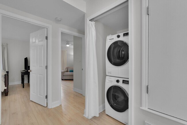 Building Photo - 702 Tattnall St