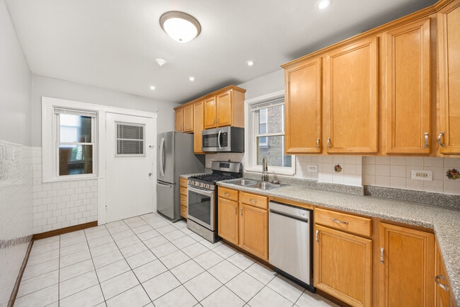 Building Photo - 2443 W Gunnison St