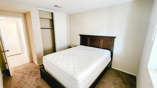 Building Photo - 34213 Parkside Dr