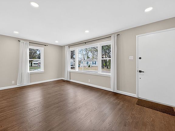 Building Photo - 8232 Davenport Dr