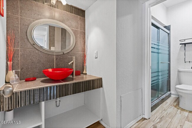 Building Photo - 6201 Escondido Dr