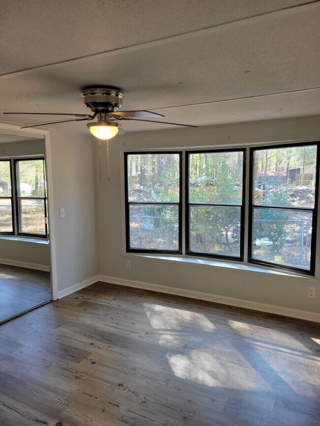 Building Photo - LELAND - Hickory Hollow - 2 Bedroom Mobile...