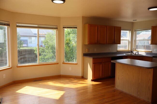 Building Photo - 625 Brewer Dr